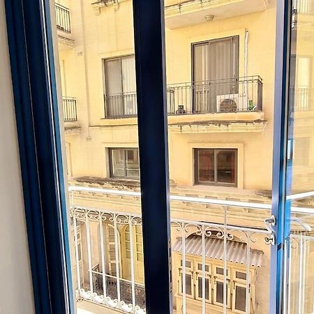 Апартаменты Cozy Inside.City & Beach Outside Слима Экстерьер фото