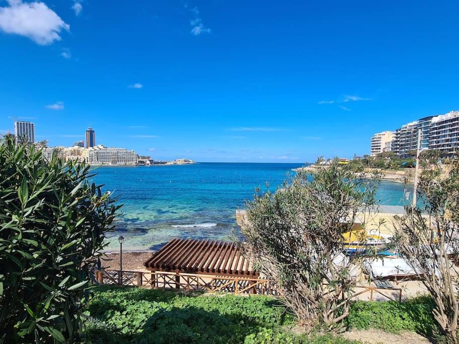 Апартаменты Cozy Inside.City & Beach Outside Слима Экстерьер фото